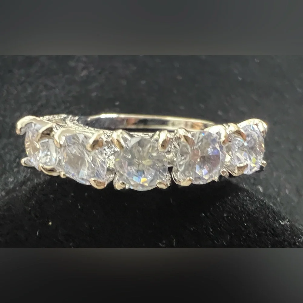 Brand New-Daesar Ring
